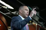 Jeffries Calls Leavitt 'Stone Cold Liar' Over Shooting Remarks