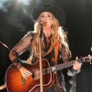 Lainey Wilson's Journey: From Camper Trailer to Grammy-Winning Country Star