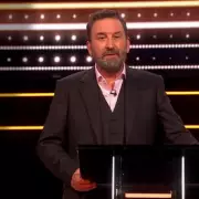 Lee Mack's Joke Backfires on The 1% Club, Leaving Contestant Confused
