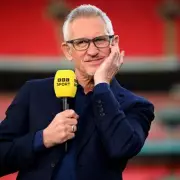 Lineker and Richards Clash Over Chelsea's Decision to Drop Fernandez