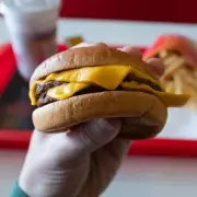 London Diner Frozen in Time: 1980s Burger Joint 'Hasn't Changed in Decades'