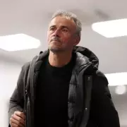 Luis Enrique Set to Extend PSG Deal Amid Manchester United Managerial Search