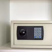 Man Buys Old Safe for £12.99, Finds Gold Bar Worth £28.5k Inside