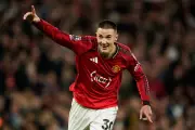 Man Utd beat Brentford 2-1 to close in on Champions League spot
