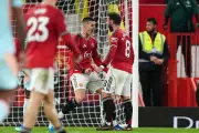 Manchester United beat Brentford 2-1 to close in on Champions League spot