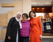 Muslim Neighbours Rally Around London Synagogue After Arson Attempt