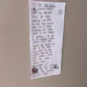 Neighbour Uses Chewed Gum to Stick Vile Fat-Shaming Rant on Woman's Flat After Car Bump