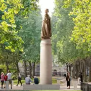 New Memorial Statues for Queen Elizabeth II and Prince Philip Unveiled in London