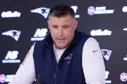 Patriots Coach Mike Vrabel Addresses Controversy After Photos with Reporter