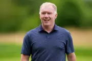 Paul Scholes Declares Arsenal's Title Hopes Over as Man City Gain Momentum