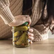 Professor Reveals Scientific Breathing Technique to Open Stubborn Jars