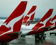 Qantas Cuts Domestic Flights and Raises Fares Amid Middle East Turmoil