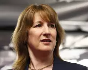 Reeves Expands Energy Bill Support for 10,000 UK Manufacturers Amid Iran War Costs