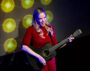 Riki Lindhome's Dead Inside: A Bittersweet Comedy on Fertility and Motherhood