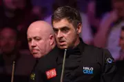Ronnie O'Sullivan Takes Commanding Lead Over John Higgins at Crucible