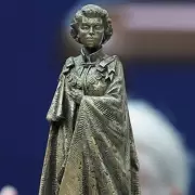 Royal Fans Slam 'Hideous' Queen Elizabeth Statue Design as 'Mediocre'