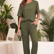 Shoppers Rave About £24 Loungewear Set with Pockets for Airport Travel
