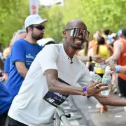 Sir Mo Farah Helps Cramped Stranger at London Marathon in Viral Moment