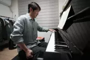 South Korean Pianist Lee Hun's Remarkable Journey from Paralysis to One-Handed Performance