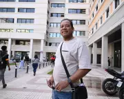 Spain's Migrant Regularisation Scheme Faces Long Queues and Political Debate