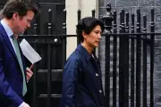 Starmer Faces Cabinet Unrest as Civil Servant Grilled Over Mandelson Vetting