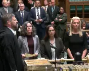 Starmer Survives Mandelson Vote But Political Capital Wanes