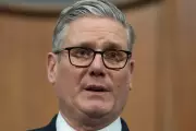 Starmer Welcomes US-Iran Ceasefire as Oil Prices Fall and Strait of Hormuz Reopens