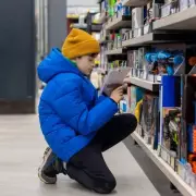 Supermarket Plastic Flaps Confuse Shoppers, Reveal Theft Crisis