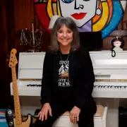 Suzi Quatro Reveals Teenage Kiss with Alice Cooper That Nearly Led to Romance