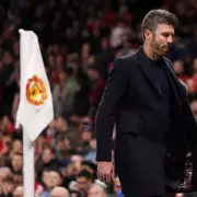 Teddy Sheringham 'Very Disappointed' If Man Utd Snub Carrick