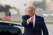 Trump Eyes Iran Talks as Navy Secretary Departs Amid Hormuz Tensions