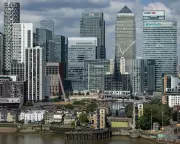 UK Financial Services Report Fastest Turnaround in 30 Years, Boosting Economy