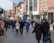 UK Shop Price Inflation Slows as Retailers Offer Heavy Discounts