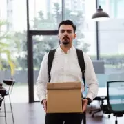 UK Unemployment Drops to 4.9%, Lowest in Three Months, Boosting Starmer