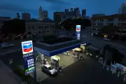 US Fuel Prices Surge to Highest Since 2022 Amid Iran War Market Volatility