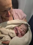 US Woman Gives Birth on Delta Flight with Help from EMTs