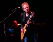 Woman Arrested for Stalking Fleetwood Mac's Lindsey Buckingham