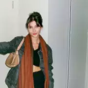 Woman Lives Rent-Free in Others' Homes After Horrible House Shares