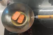 Yosukata Pre-Seasoned Wok Praised for Effortless Cooking Performance