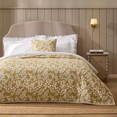 £28 Floral Bedspread Looks Expensive and Perfect for Spring