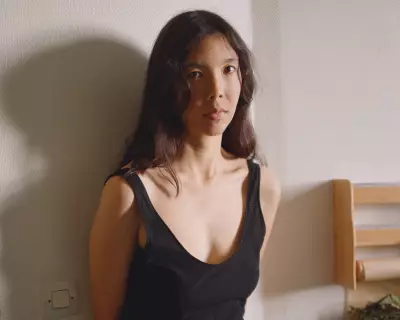 Ana Roxanne's Poem 1: A Stunning Pop Balladeer Emerges from the Haze