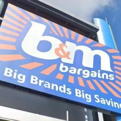 B&M's Vibrant £3 Canvas Adds Playful Colour to Walls