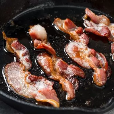 Chef's Oven Method for Crispy Bacon Without Frying Pan Mess