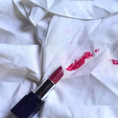 Denture Tablets: The Surprising Stain Remover for White Clothes