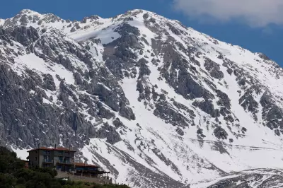 Greek Ski Town Arachova Faces Crisis as Snowfall Declines Sharply