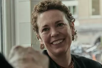 Jimpa Review: Olivia Colman's Queer Family Drama Lacks Boldness