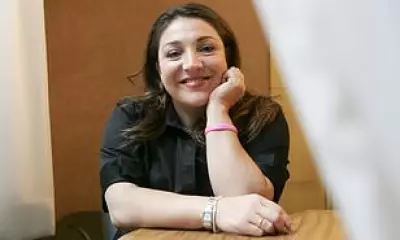 Russell Crowe Defended by Former Supernanny Jo Frost After Fan Confrontation