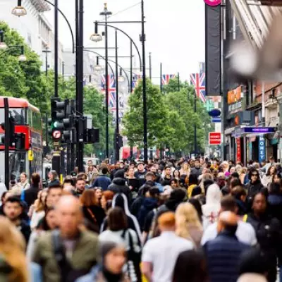 Selena Gomez Causes Massive Crowd on Oxford Street During London Visit