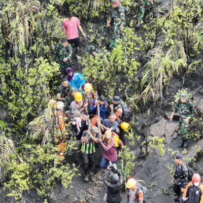 Two Tourists Found Clinging Together After Indonesia Volcano Eruption