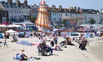 UK to be hotter than Barbados as temperatures set to hit 33C this weekend